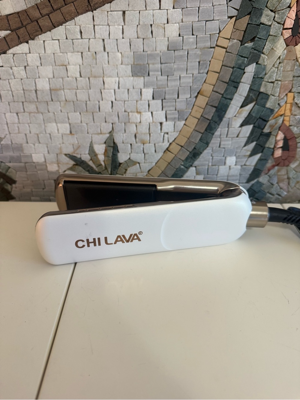 CHI LAVA White Mini Hair Straightener - Travel Flat Iron